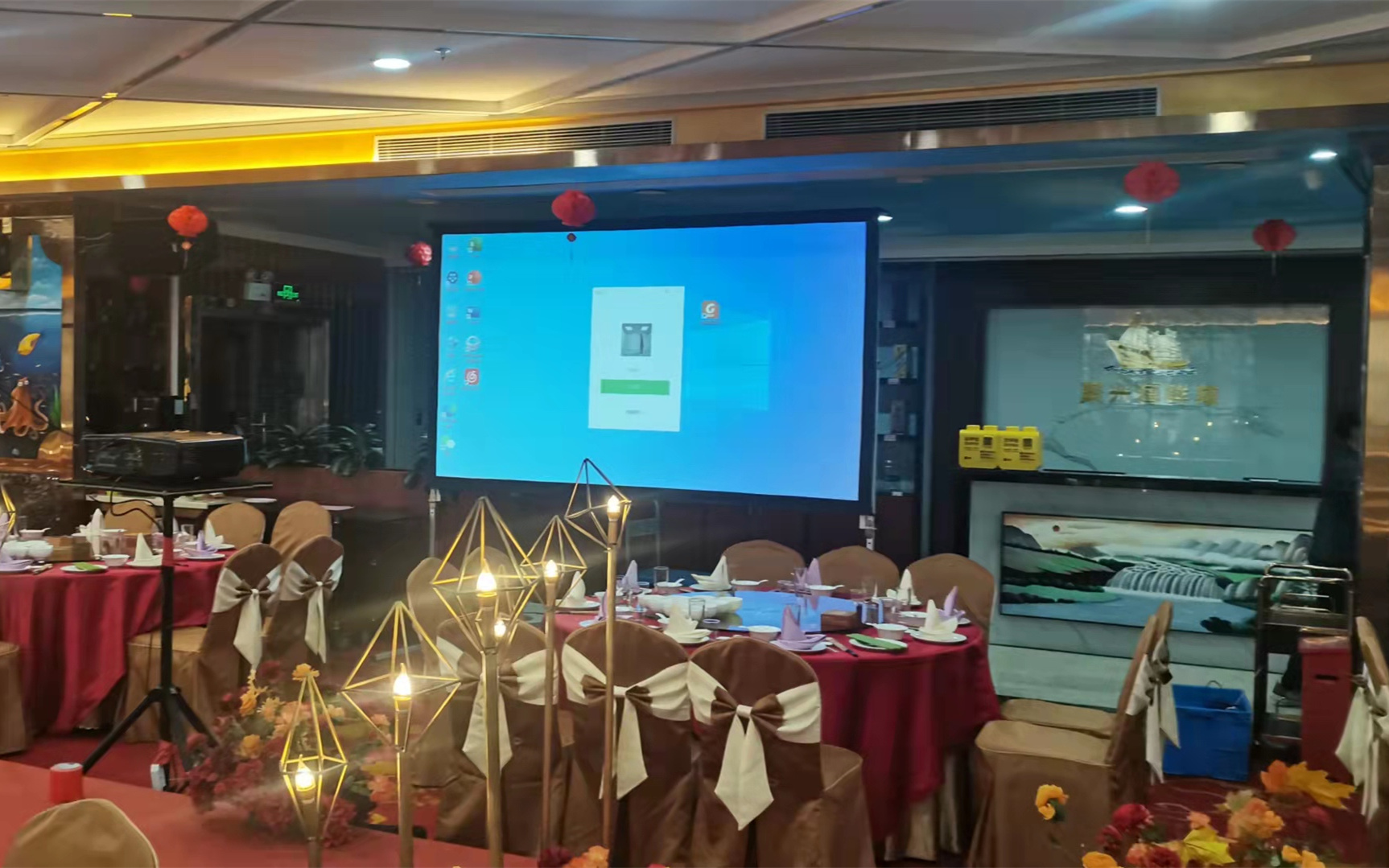 看看小黑板，投影儀租賃活動場地戶外有什么要求？